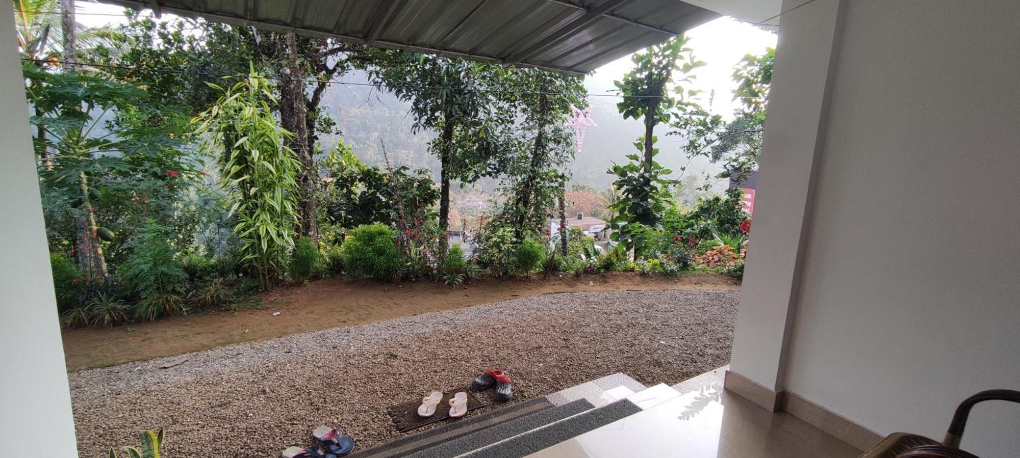 Koonamparayil Home Stay Munnar Anaviratty-Family Only Eksteriør bilde